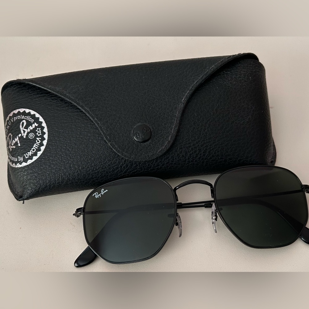 RAY-BANs Hexagonal Flat Lenses Sunglasses Polished Black Frame